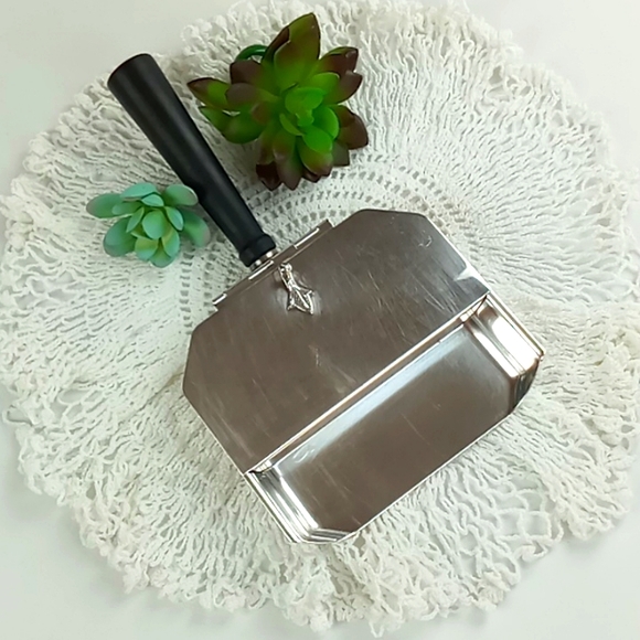 Vintage Sheffield Silver Plate Silent Butler/Crumber With Removable Handle - Picture 13 of 14